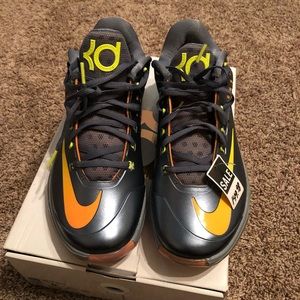 KD VII men’s size 9 new